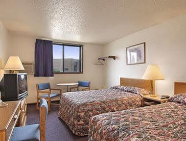 Super 8 By Wyndham Omaha I-80 West Hotel Room photo